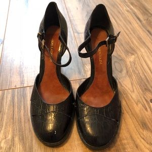 Enzo Angiolini black wedges